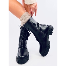 Työntekijät, joilla on Maruna Black -laukku musta 1