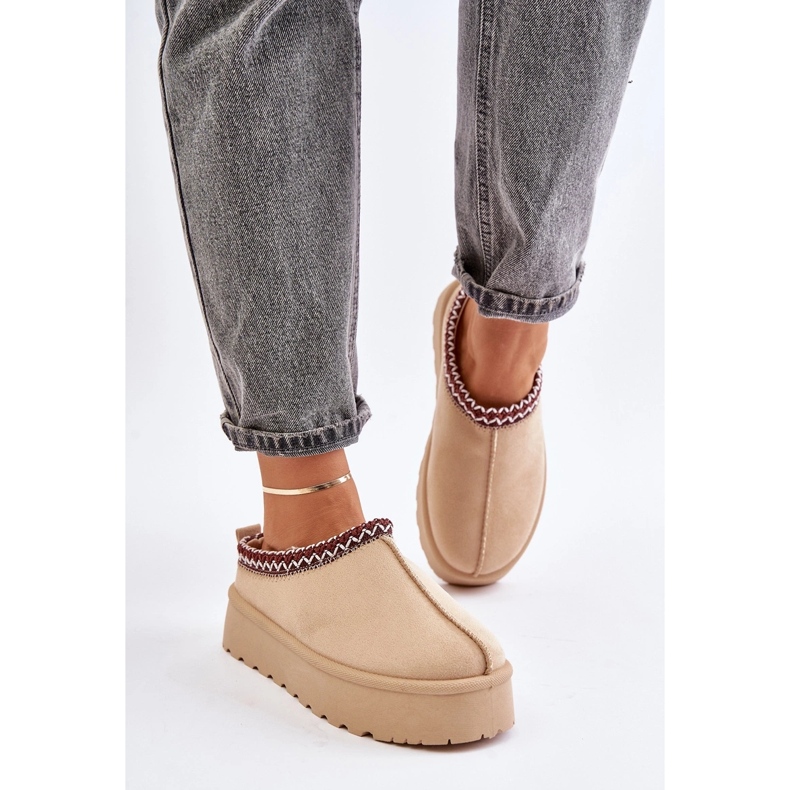 Naisten matalalumiset saappaat, joissa on kirjonta vaaleabeigellä Narirya-tasolla 2