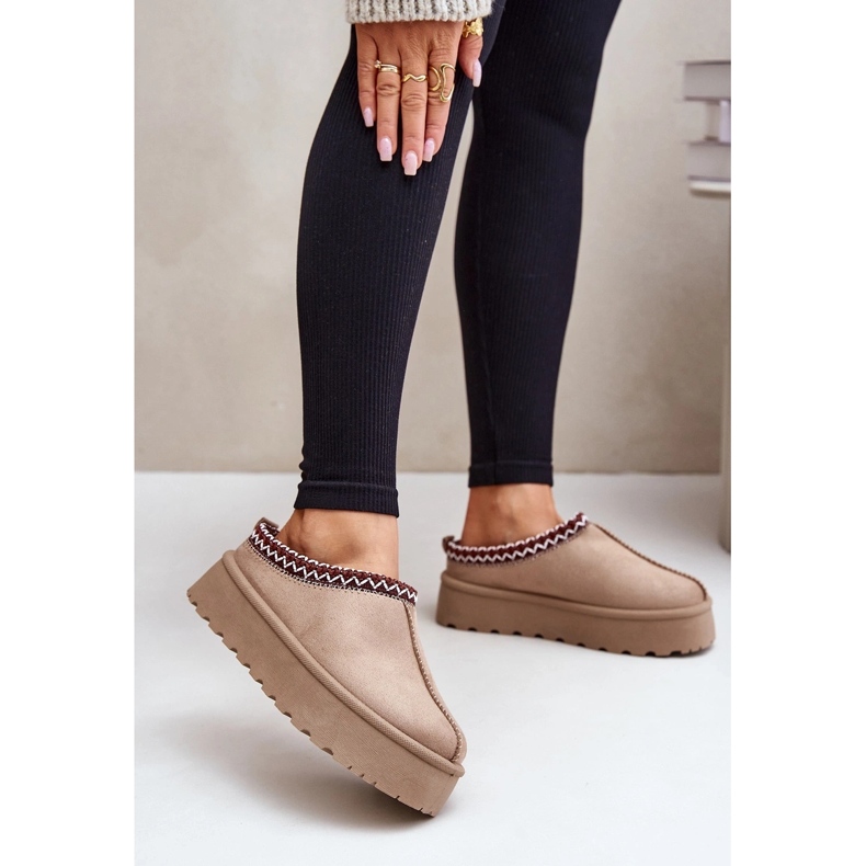 Naisten matalalumiset saappaat, joissa on kirjonta alustalla, tumma beige Narirya 1