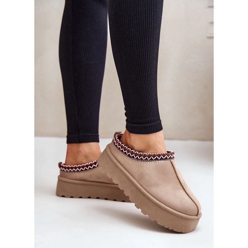 Naisten matalalumiset saappaat, joissa on kirjonta alustalla, tumma beige Narirya 2