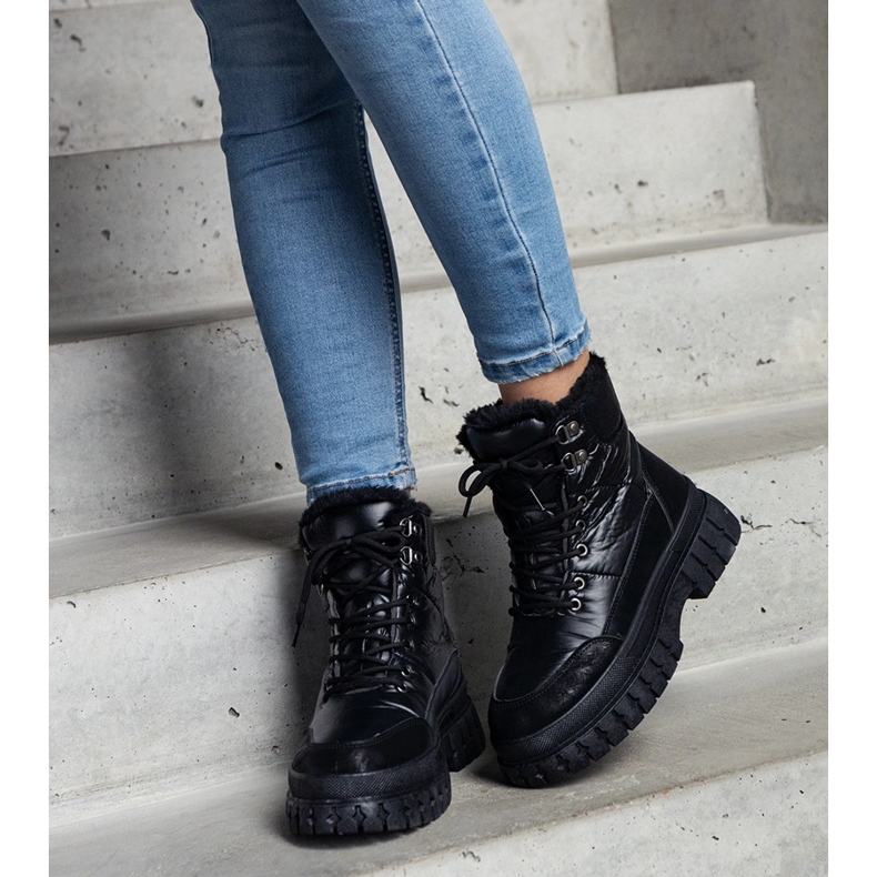 Mustat eristetyt lumikengät Ozerolta 1