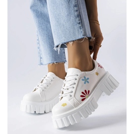 Valkoiset broguet koristeltu Gemini-kukilla valkoinen 1