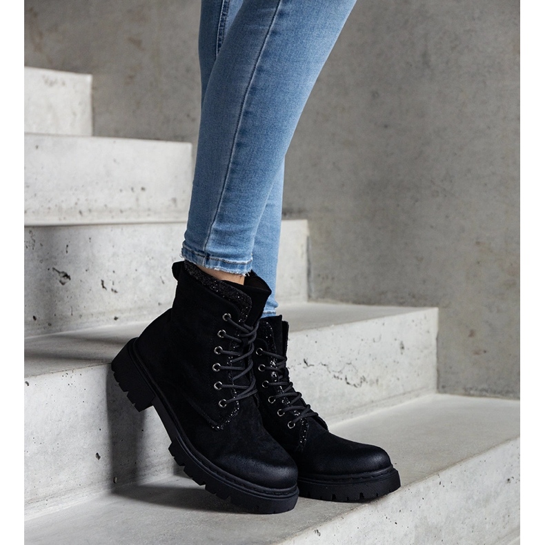 Mustat nilkkurit kiiltävillä Prairie-sisäkkeillä 1