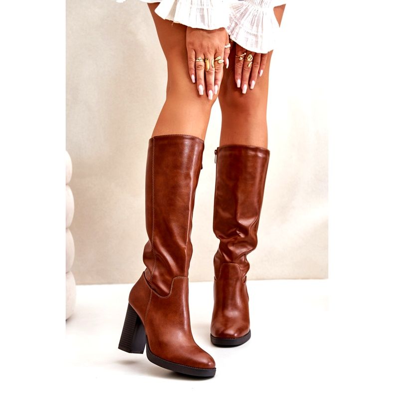 Naisten saappaat Eco-Leather Postissa polvikamelin edessä ruskea 6