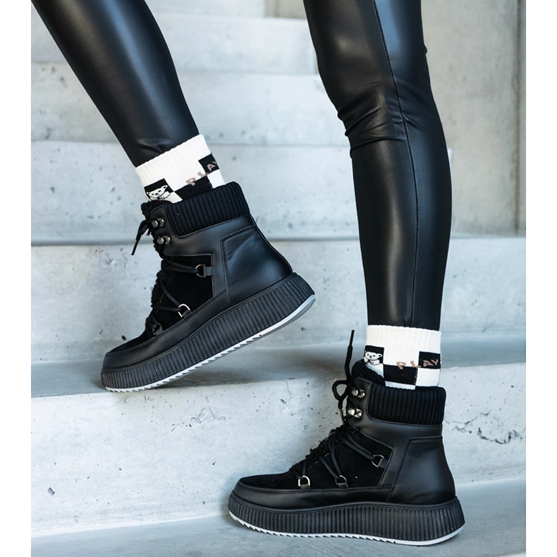 Rosemarien mustat nilkkurit, joissa paksu pohja 1