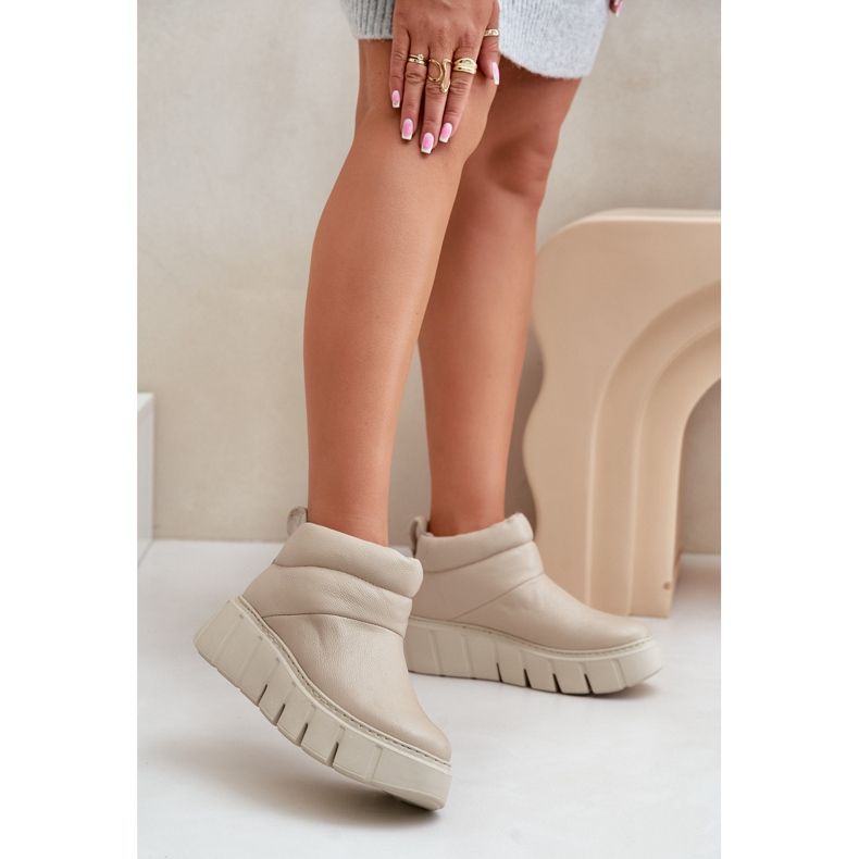 Zazoo 60470 -nahkasaappaat, jotka on eristetty villalla vaaleanbeigellä alustalla 2