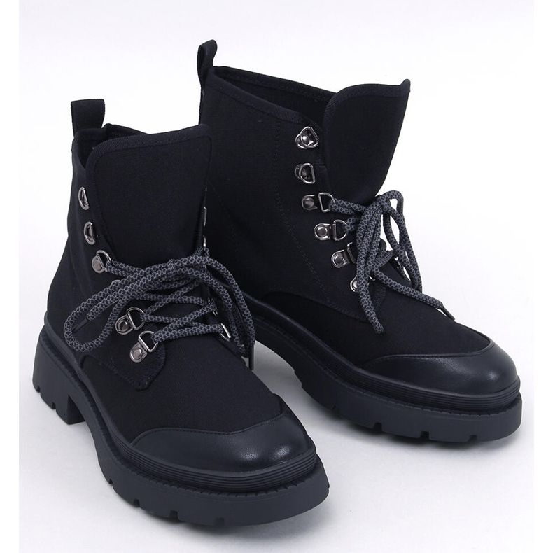 Vander Mustat vaelluslenkkarit 1