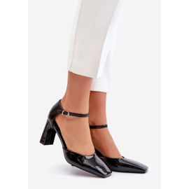 Pumput korkokengissä kiiltonahkaa, mustaa Emindriaa 1