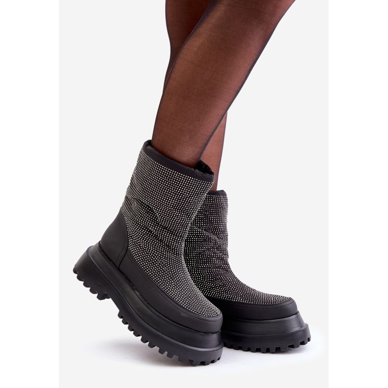 Mustat Avivina-koristetut lumisaappaat, joissa on alusta ja tasainen kantapää 1