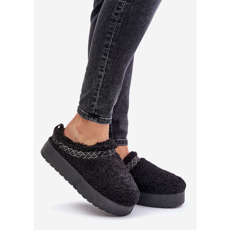 Mustat Mesirran lampaannahkasaappaat, joissa on turkista 1