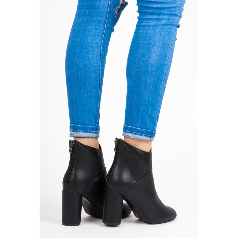 Vices Saappaat postissa musta 1