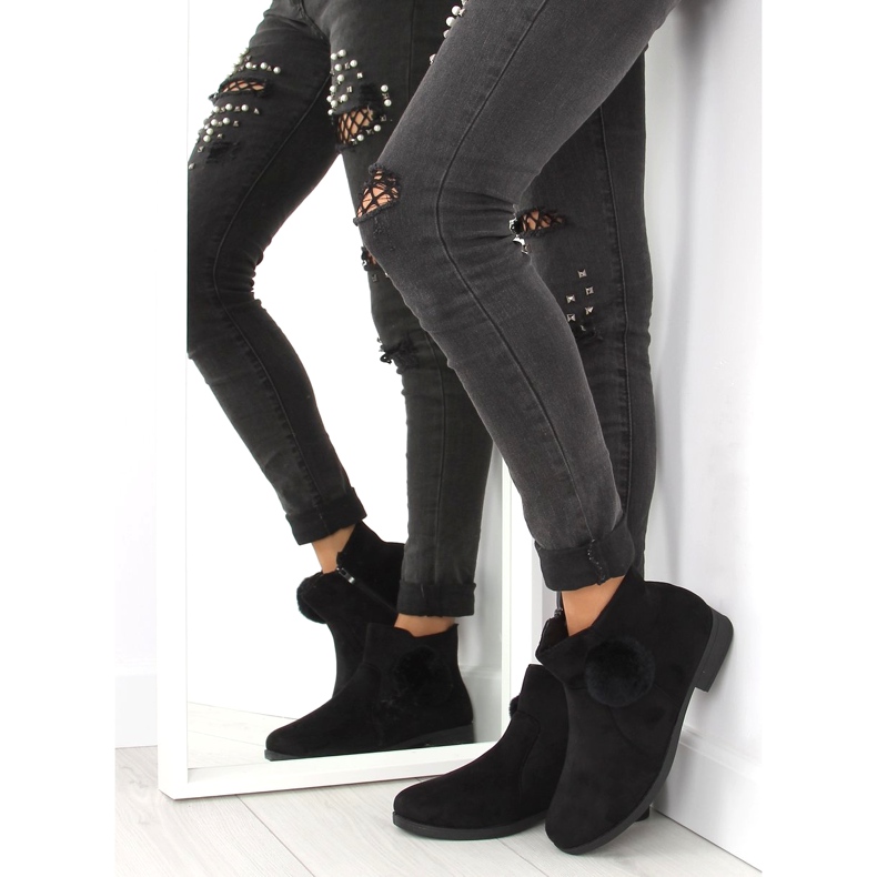 Mustat naisten saappaat X-15 mustalla pompomilla 2