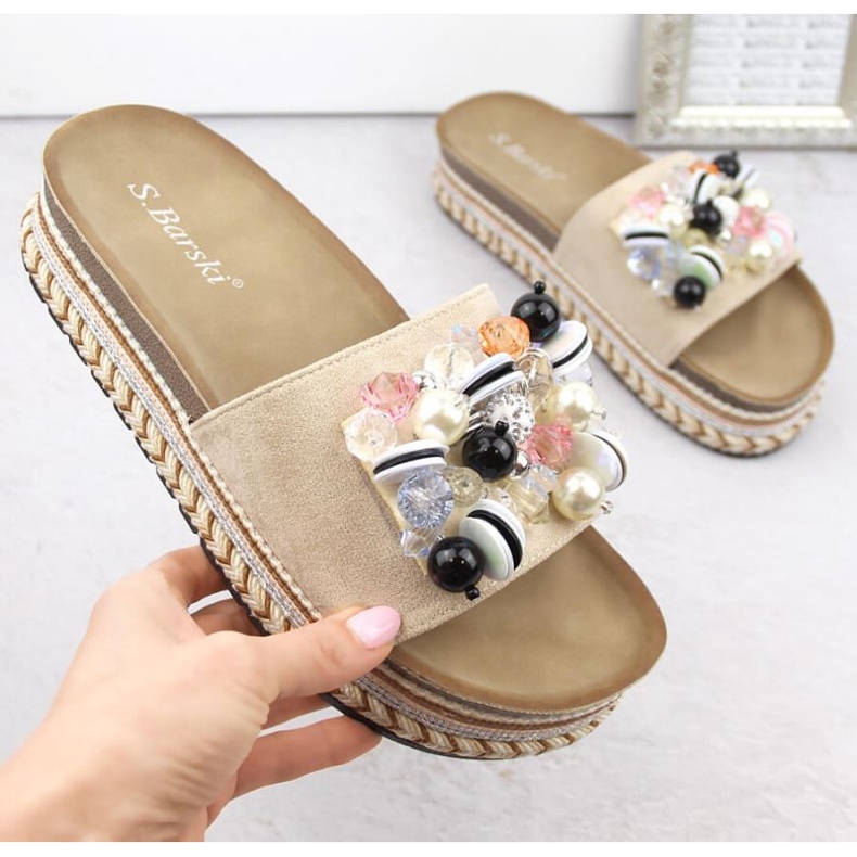 S.Barski W OLI260 beige-tasoiset varvastossut helmillä 1