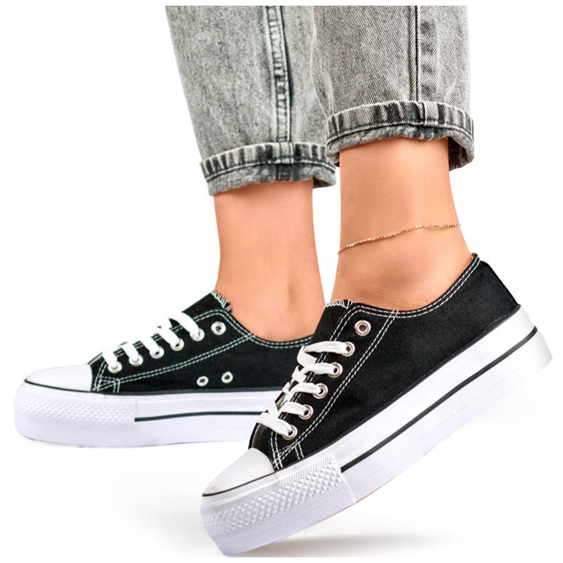 Naisten matalatasoiset tennarit, mustat QY832B 1