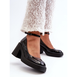 Pumput Malli M383 Musta 2