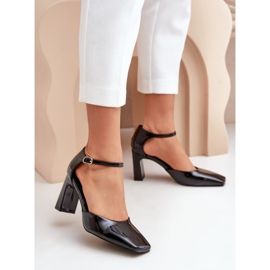 Pumput Malli CH881 Musta 1