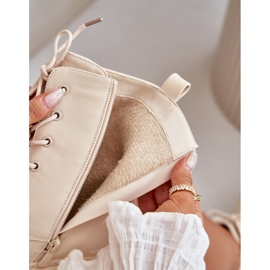 Eristetyt naiskengät beige -nastailla 2