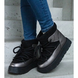 Mustat naisten alustalumisaappaat turkisvuorella 2