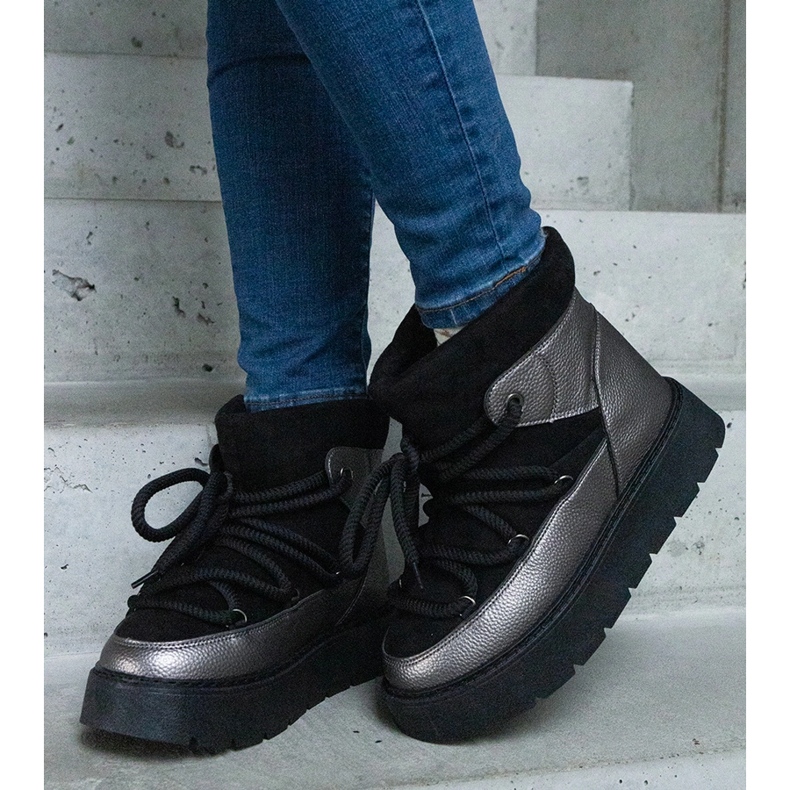 Mustat naisten alustalumisaappaat turkisvuorella 2