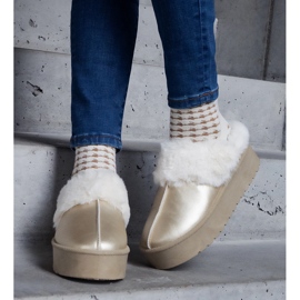 Kultaiset alustatossut, joissa on turkista koristeltu kuminauha kantapäässä kultainen 2