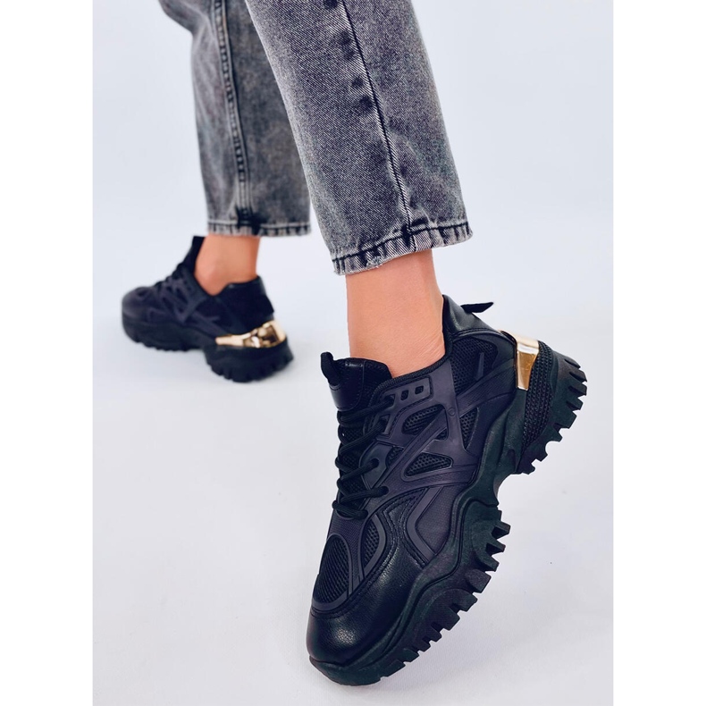 Naisten mustat urheilukengät paksulla pohjalla 1