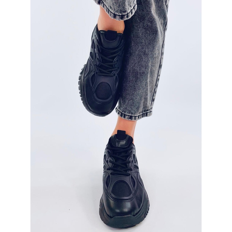 Naisten mustat urheilukengät paksulla pohjalla 2