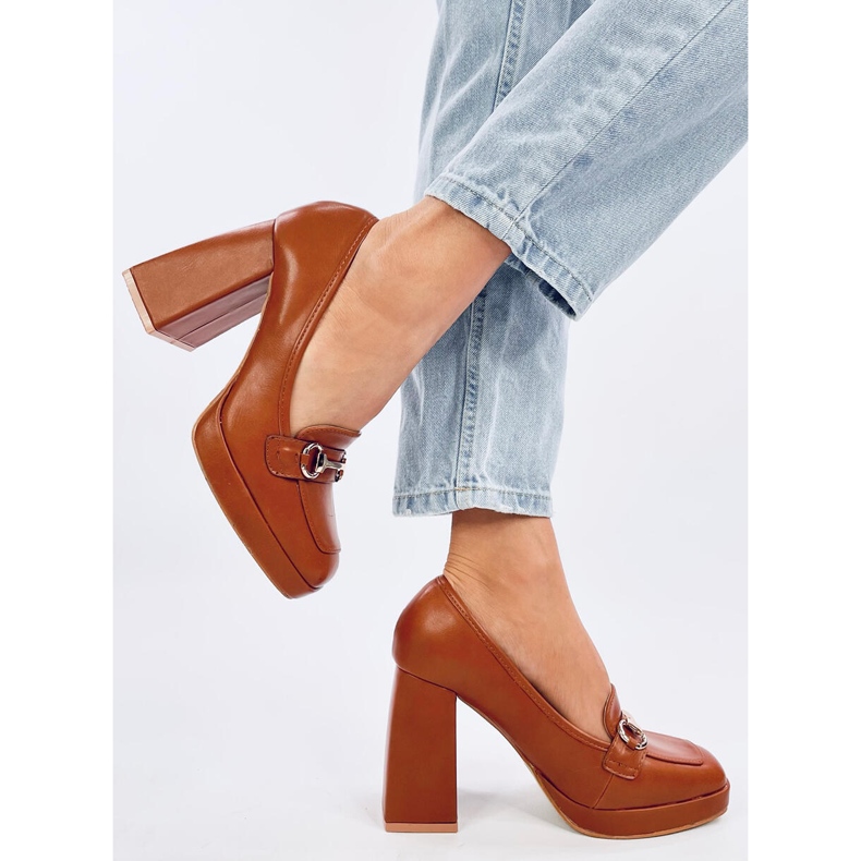 Naisten korkokengät ruskealla koristeella 2