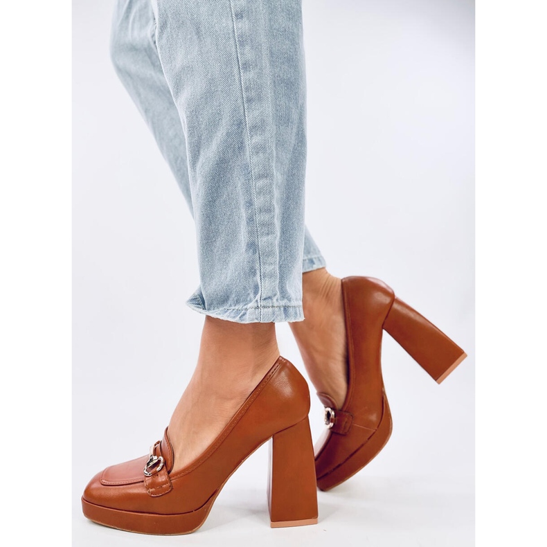 Naisten korkokengät ruskealla koristeella 1