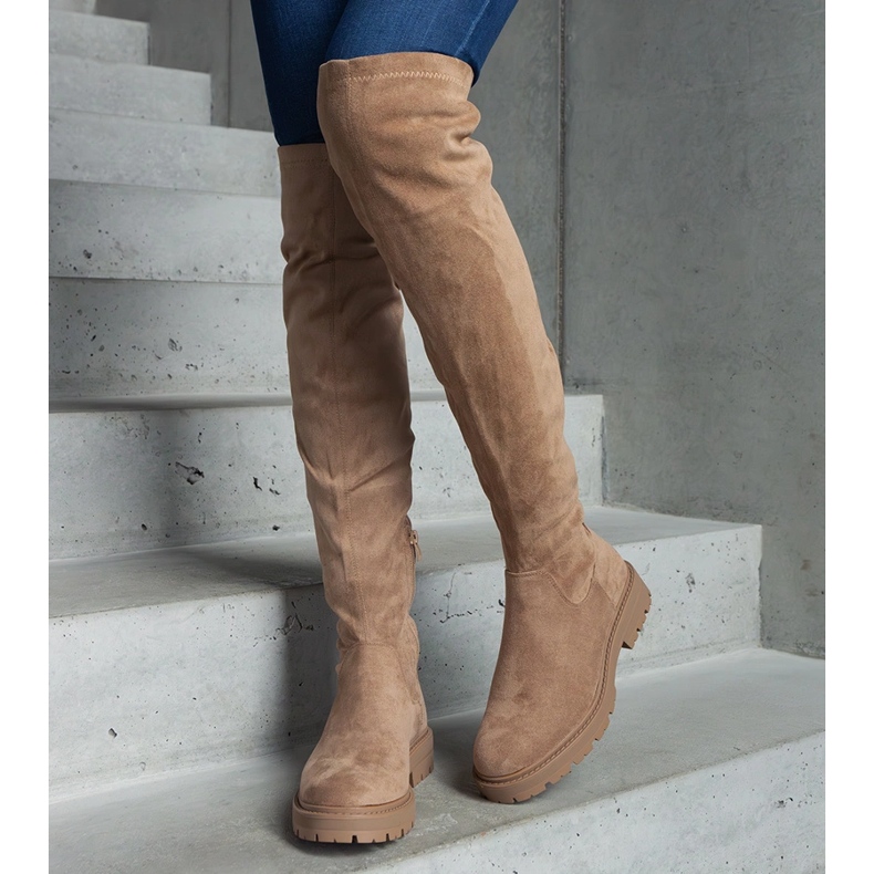 Ruskeat pitkät saappaat tasaisella pohjalla 1