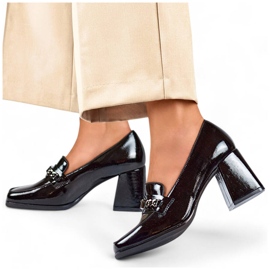 Mustat tyylikkäät lakkokengät korkokengillä 24-12322B 1