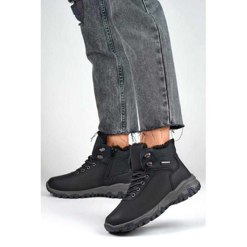 Korkeat saappaat, eristetyt vetoketjulla, musta 3906-1B 1