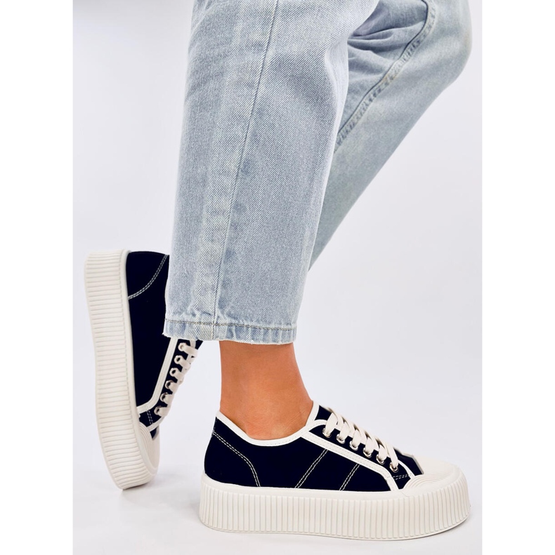 Naisten mustat alustalenkkarit 2