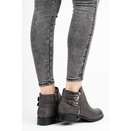 Erynn Harmaat Chelsean saappaat 2