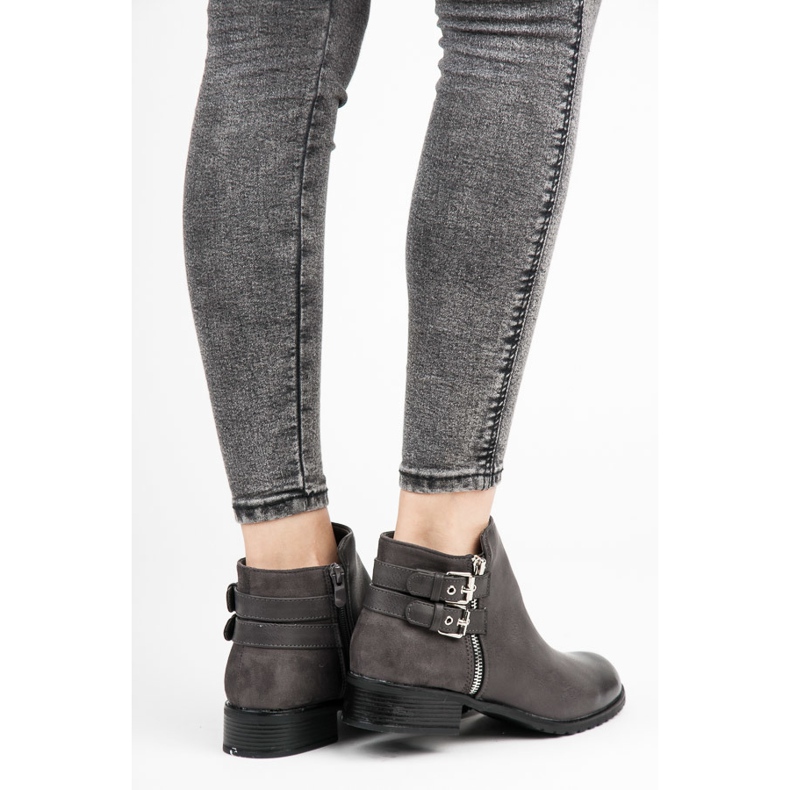 Erynn Harmaat Chelsean saappaat 2