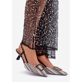 Mustat korkokengät, joissa koristelu ja avokorko 1