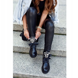 Ideal Naisten lämpimät saappaat helmillä ja nauhalla musta 3