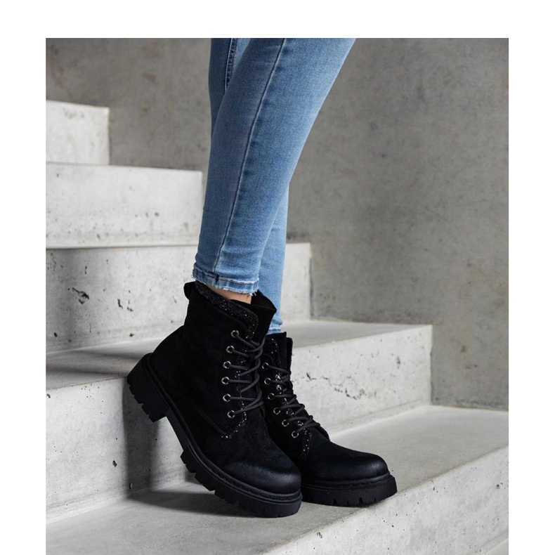 Mustat nilkkurit kiiltävillä Prairie-sisäkkeillä - Solea 1