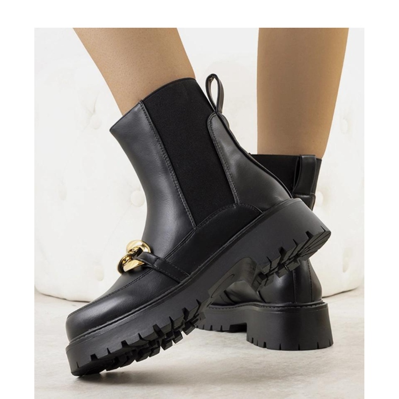 Mustat nilkkurit korkealla pohjalla Pesa - Solea 1