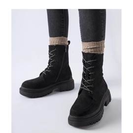 Mustat worker-nilkkurit massiivisella Riel - Solea -pohjalla 2