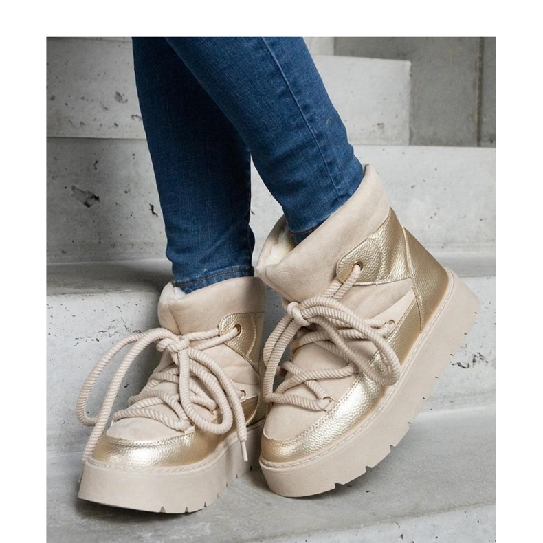 Beiget alustalumisaappaat, jotka on eristetty Sapphi - Solea -turkista 1