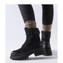 Mustat saappaat kuluneella kärjellä, Vadnais - Solea 1