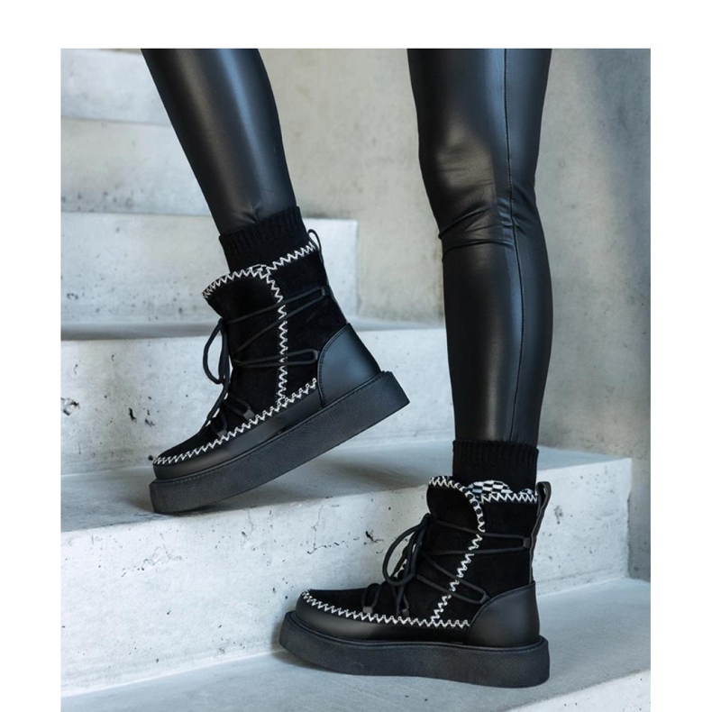 Mustat alustalumisaappaat nauhoilla, jotka on koristeltu Mckenzie - Solea -kirjailulla 1