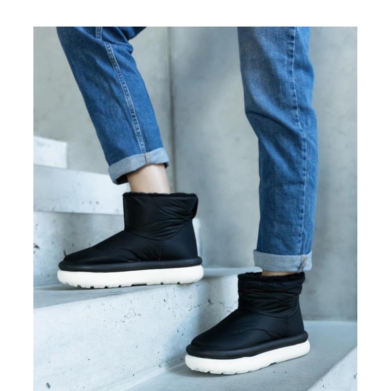 Mustat lämpimät lumisaappaat Cores - Solea -alustalla 1