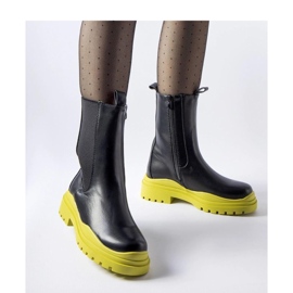 Mustat nilkkurit värikkäällä pohjalla by Delebio - Solea 1