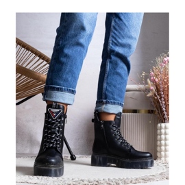 Mustat saappaat, luonnonnahkaa 2