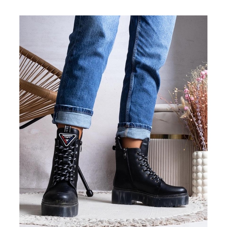 Mustat saappaat, luonnonnahkaa 2