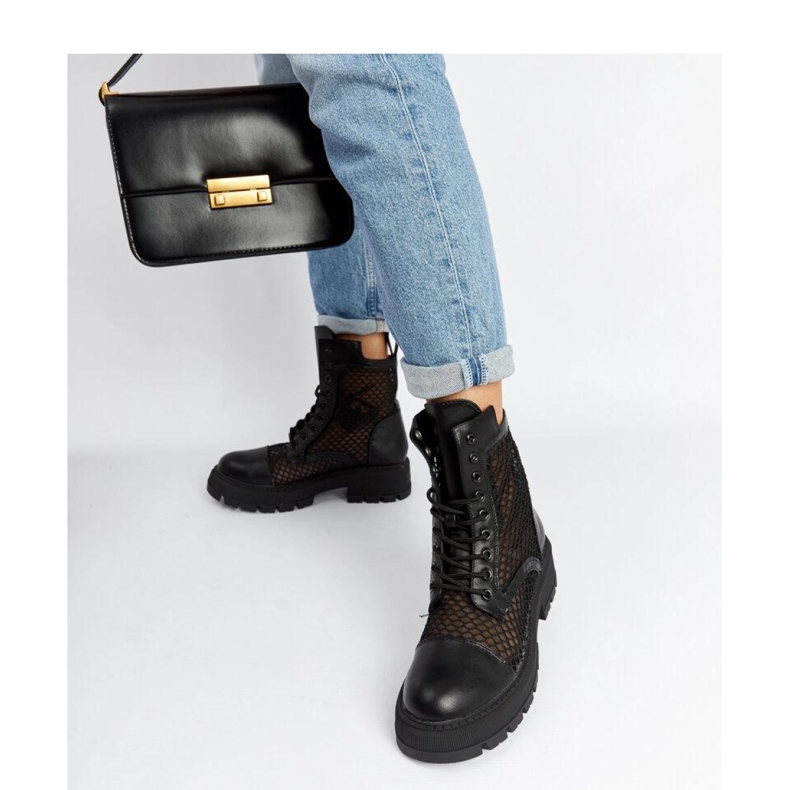 Mustat läpinäkyvät saappaat 1