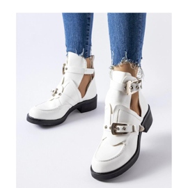 Valkoiset nilkkurit, joissa leikkaukset valkoinen 1