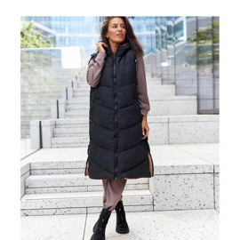 Mustat eristetyt vetoketjulliset saappaat ekologisesta mokkasta 1