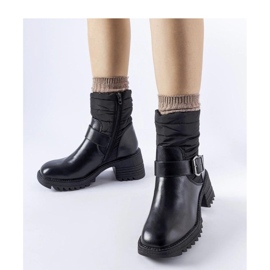 Mustat lämpimät saappaat massiivisella pohjalla 1